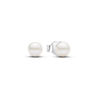 Sterling silver stud earrings with 4,5 mm white treated freshwater cultured pearl